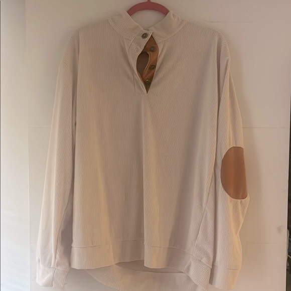 EUC Men’s  Cream and Tan Pullover with Button Details Size Large - Picture 5 of 5